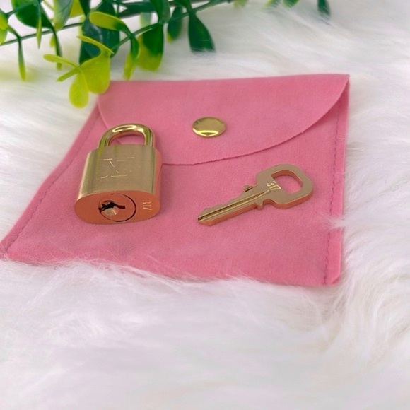 Louis Vuitton Padlock And Key #317 - Picture 4 of 9